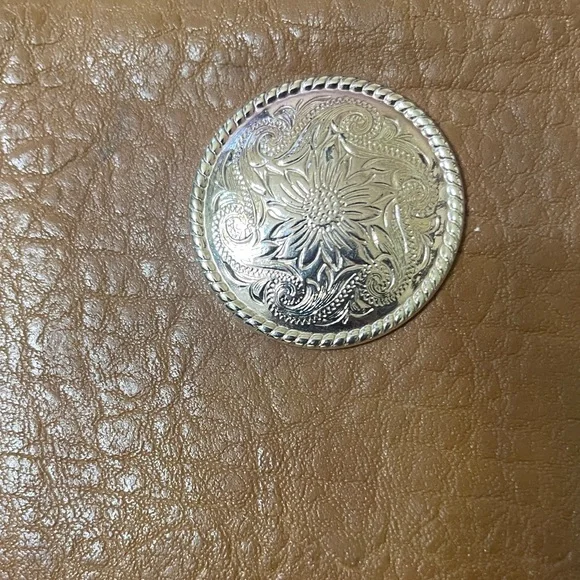 Elegant Tan Leather Tote Bag - Picture 10 of 10